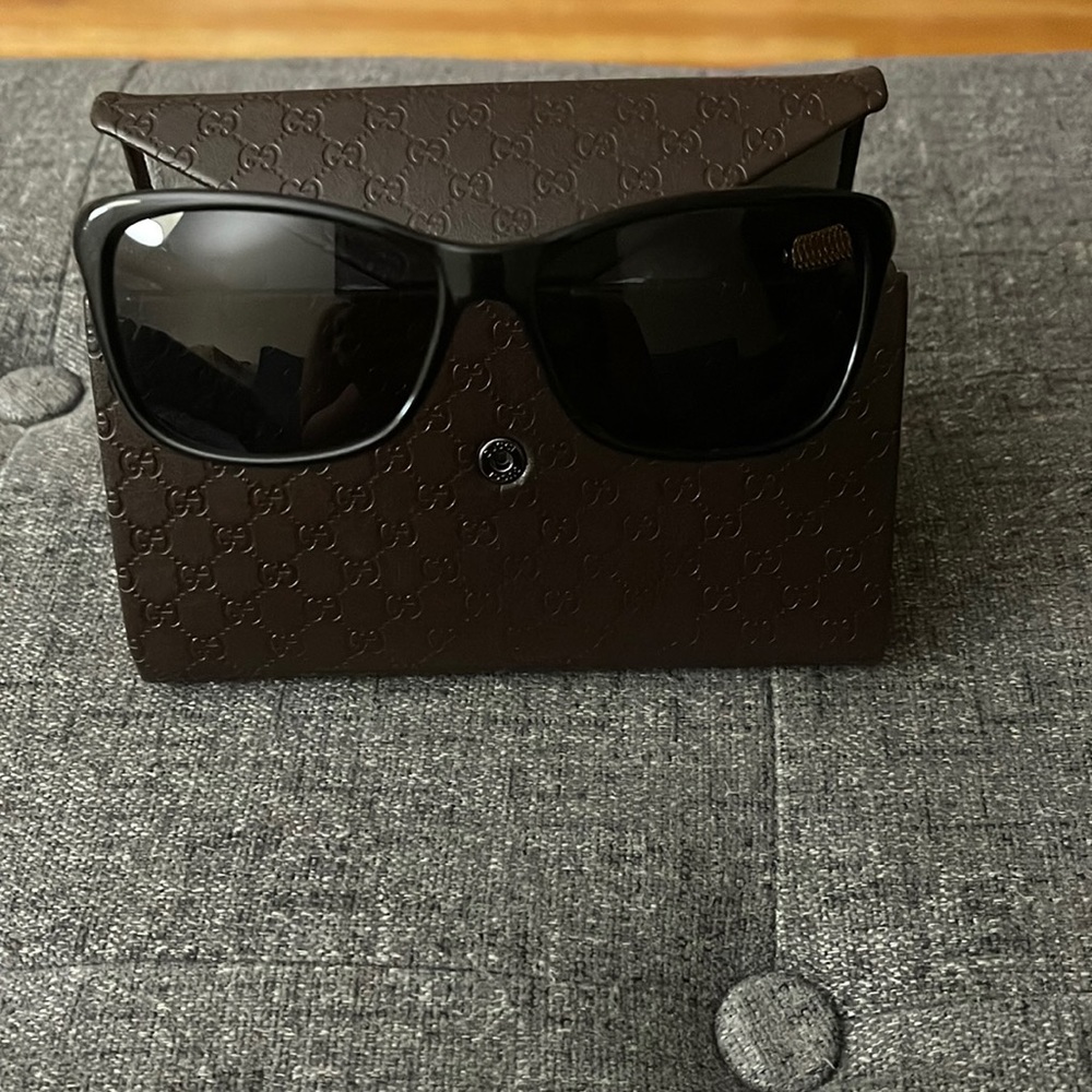 **Authentic** Gucci Sunglass